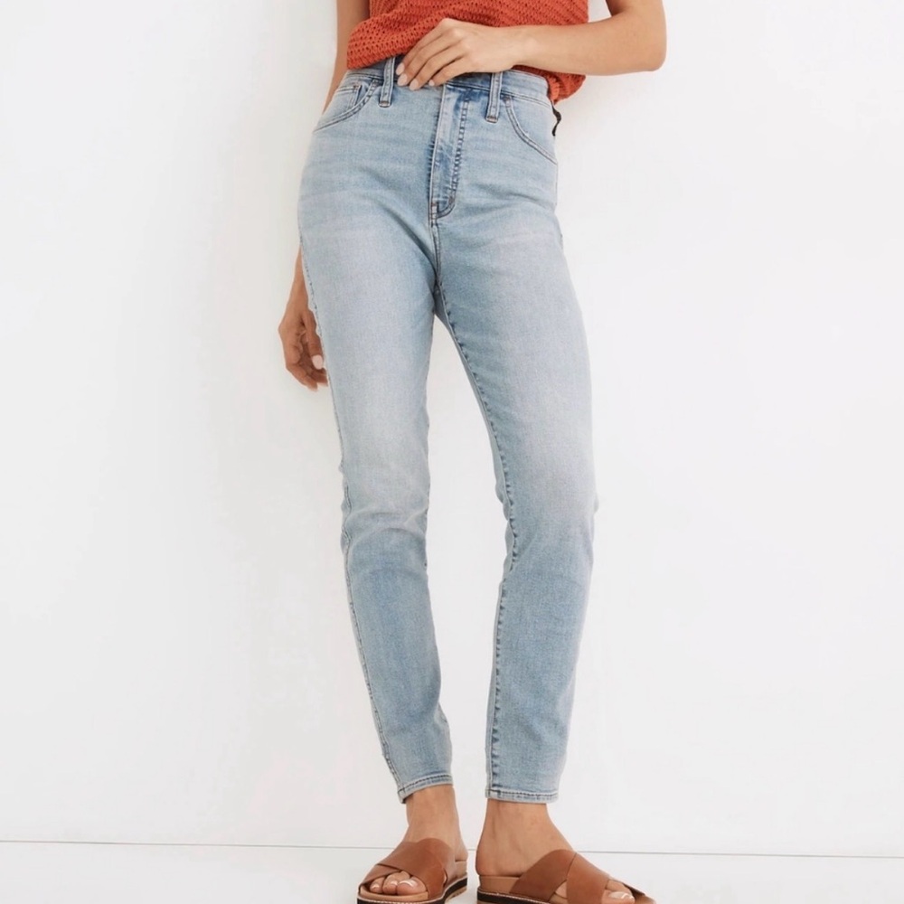Madewell-Curvy Roadtripper Authentic Skinny- Light Wash